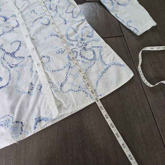 Chico's Cross Stich Embroidered White Button Up Top Blouse Size 0 Small - Picture 5 of 10